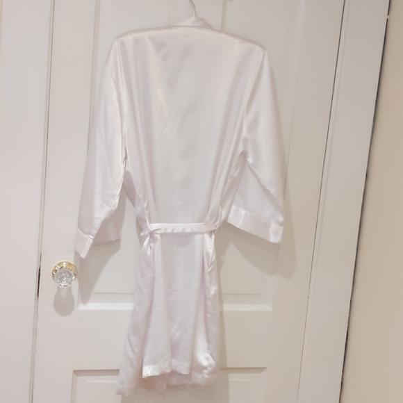 White Satin Robe - size S/M - Picture 4 of 4